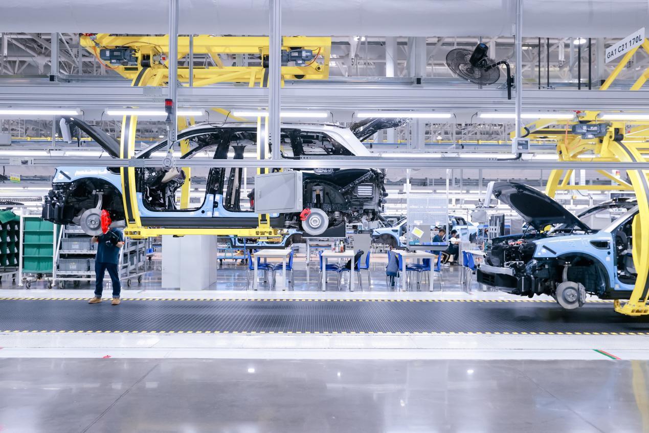 2025上海車展預(yù)熱 問界以“新豪華”引領(lǐng)出行未來，技術(shù)服務(wù)重塑價(jià)值標(biāo)桿